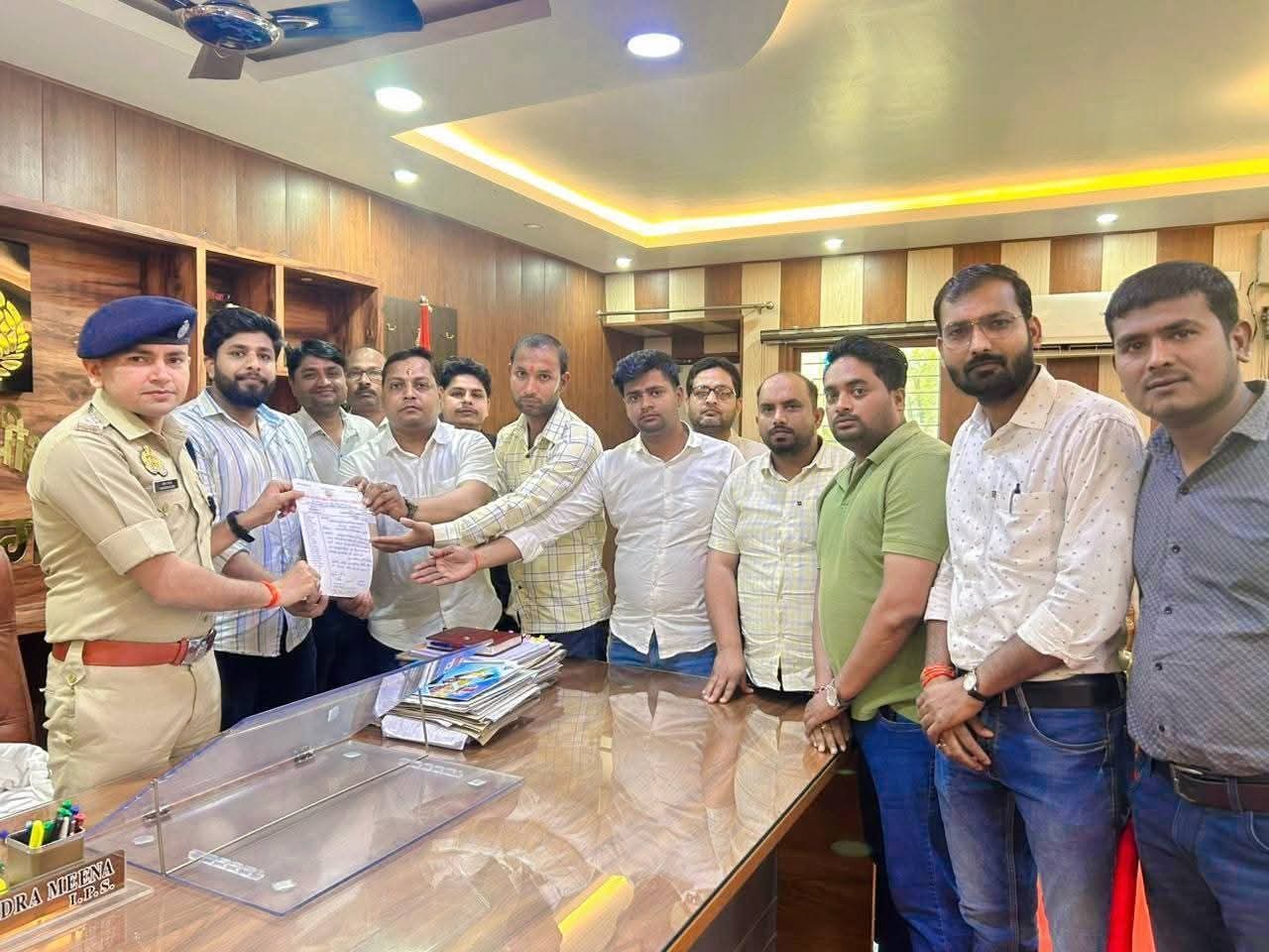 सिसवा नगर में ही रहेगी पुलिस चौकी, एसपी ने दिया आश्वासन